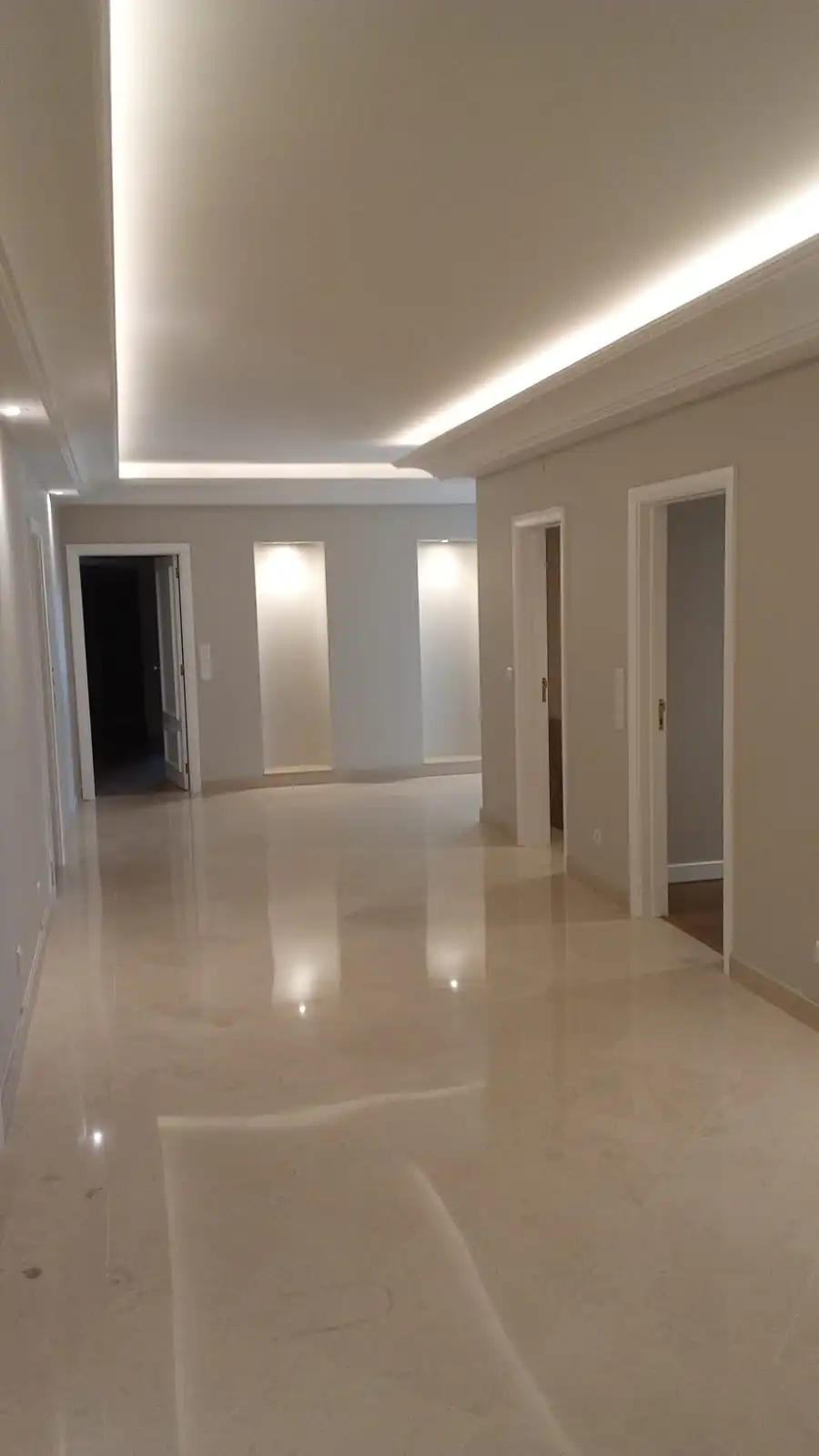 Remodelação de Interiores com aplicação de luzes por Mudei a Casa - Remodelação de Interiores