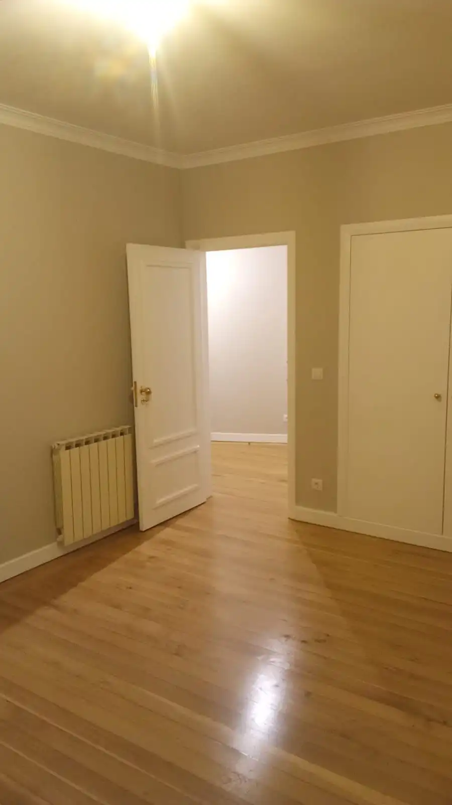 Pintura de Quartos Montagem de Portas e Instalação de roupeiros por Mudei a Casa - Remodelação de Interiores